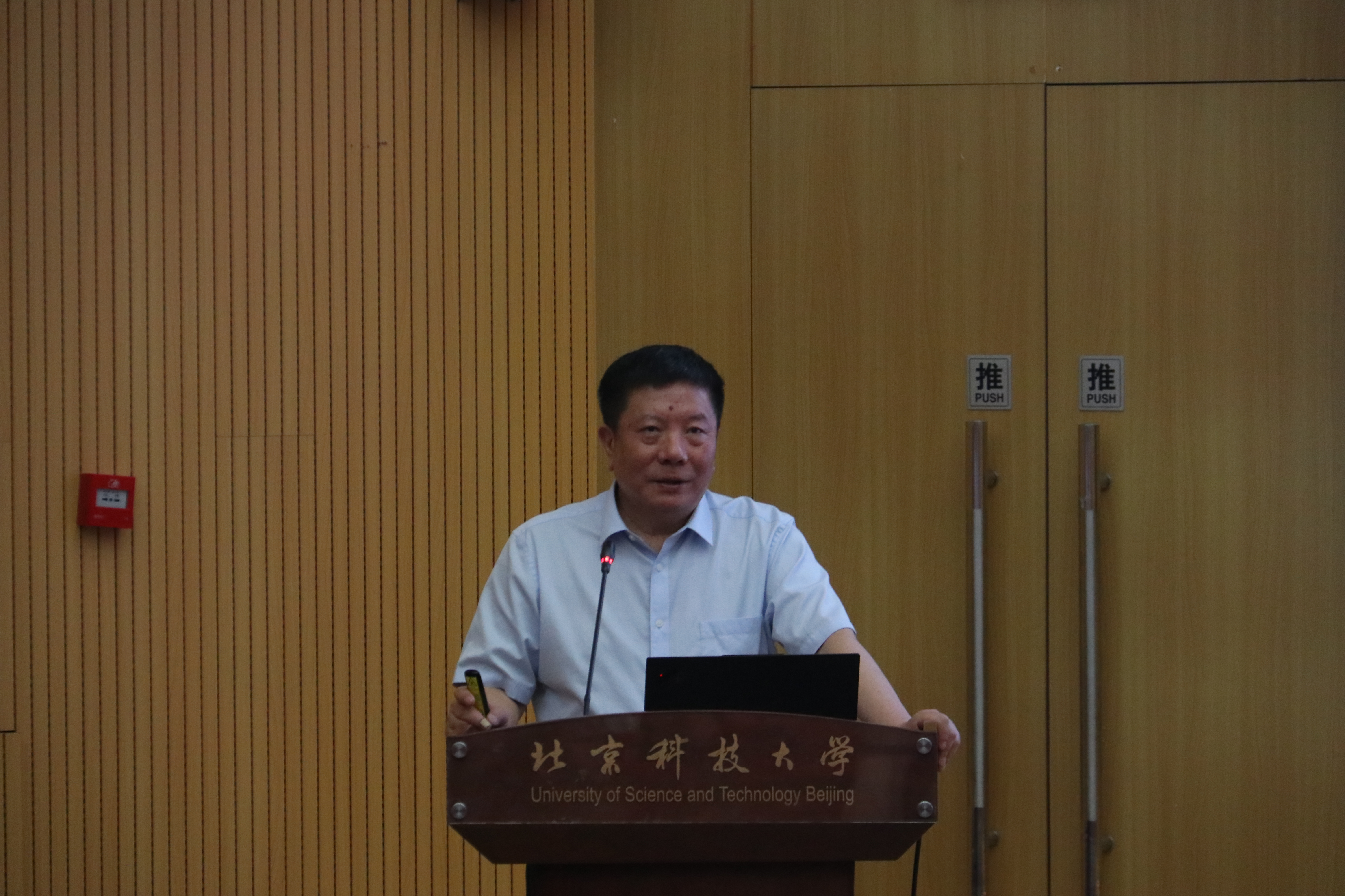 院长发言2.JPG